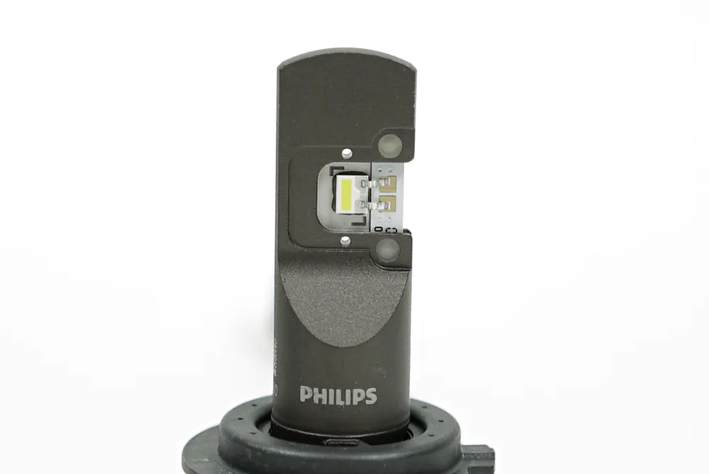Philips Ultinon Pro9000 Lumileds TopContact diode detail